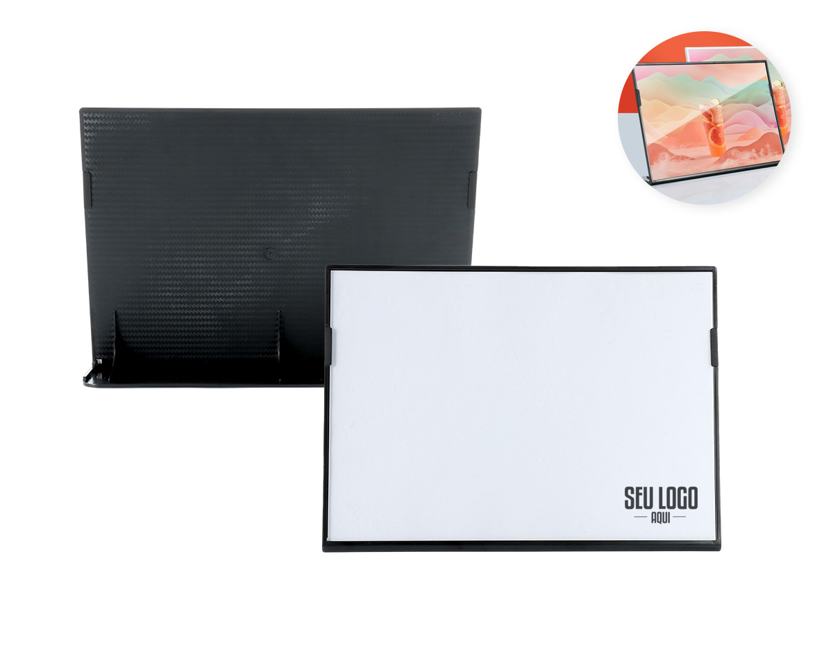 Expositor porta-retrato no formato A4, produzido em poliestireno resistente, com placa acrílica transparente para proteger e valorizar o conteúdo exibido. Ideal para uso em ambientes comerciais, eventos, recepções e escritórios, oferecendo praticidade e apresentação elegante.