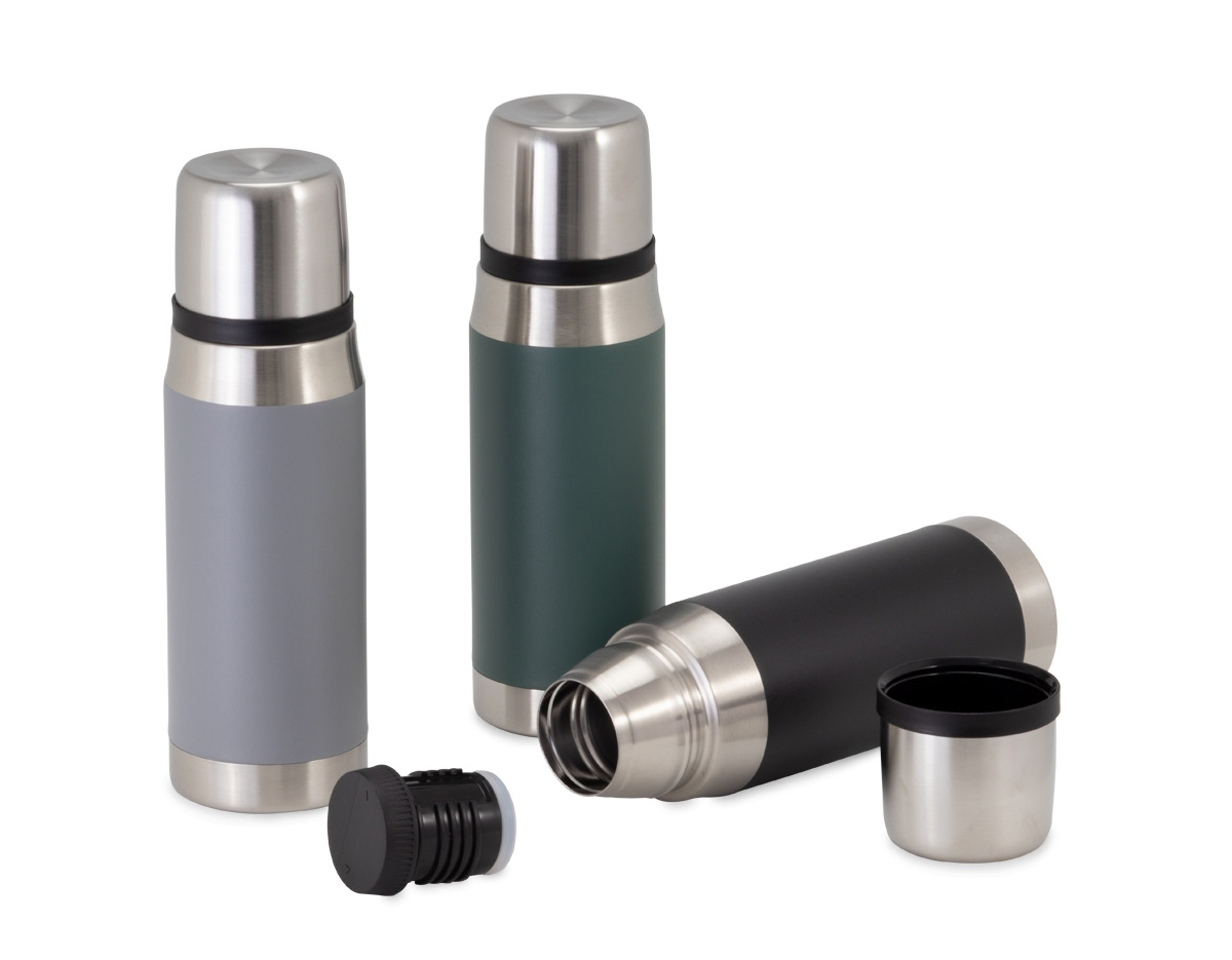 Mantenha suas bebidas na temperatura ideal por muito mais tempo com esta garrafa térmica de 500ml, fabricada em aço inoxidável 304 de alta qualidade. Resistente, durável e com excelente isolamento térmico, ela é perfeita para o dia a dia, viagens, academia ou escritório. Seu design moderno e funcional garante praticidade no uso e transporte, além de preservar o sabor e a pureza da sua bebida, seja quente ou gelada.