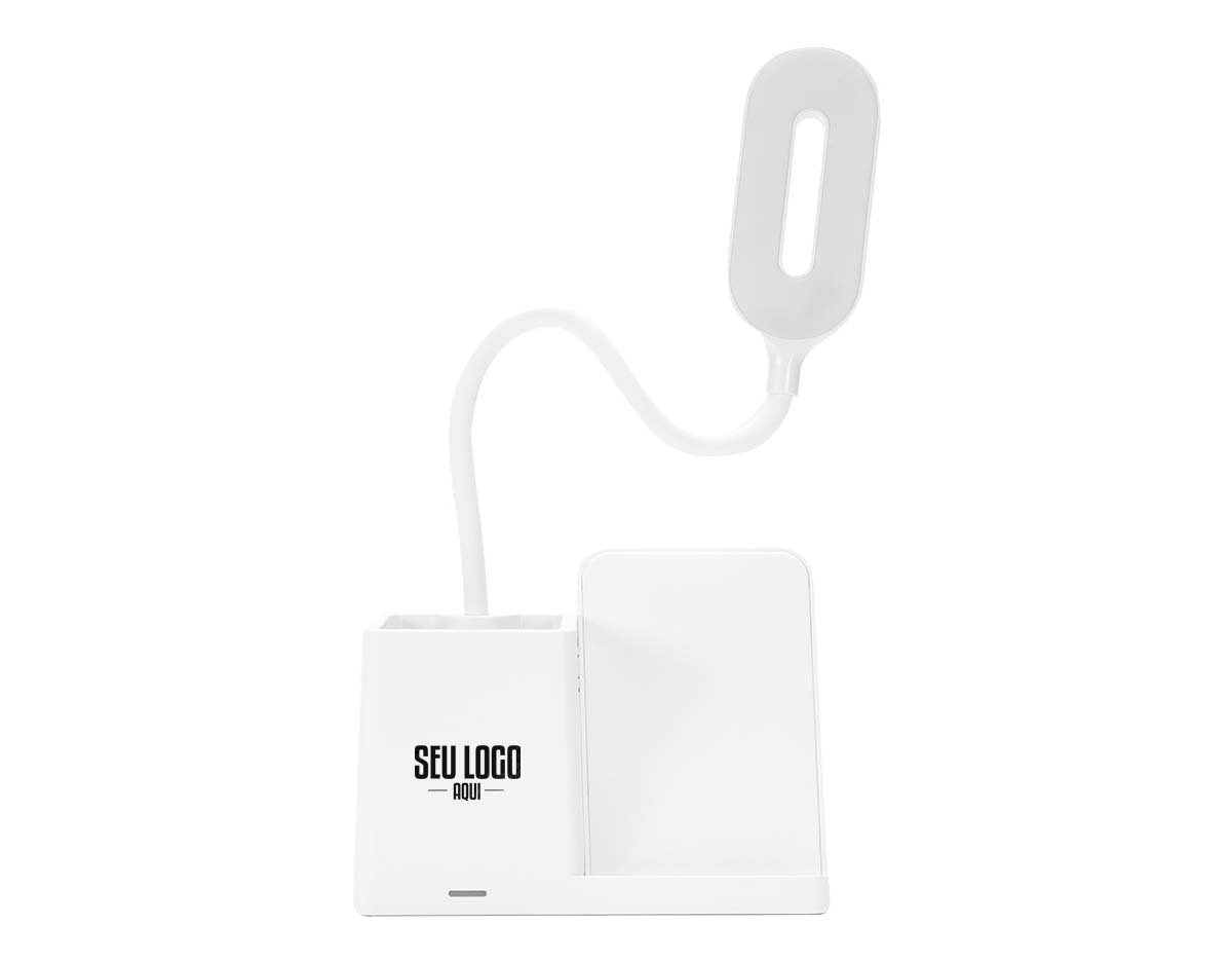 "Luminária LED com 3 modos de iluminação (quente, fria e mista), haste articulável e base antideslizante. Conta com carregamento por indução e porta-caneta para organização. Funciona conectada à energia e acompanha cabo USB Tipo-C. Não possui bateria interna."