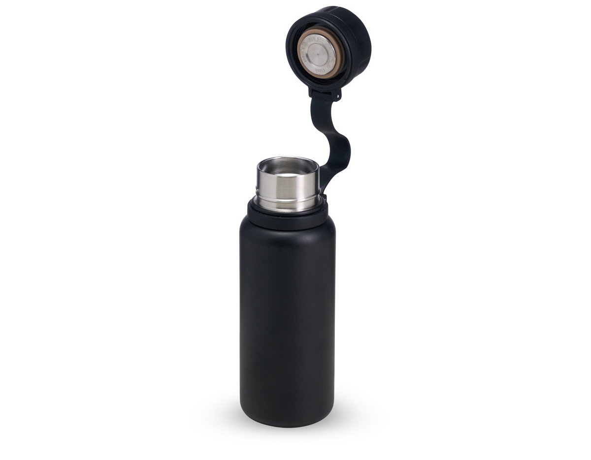 Leve suas bebidas na temperatura ideal para qualquer lugar com a nossa garrafa térmica de inox de 600ml. Compacta, leve e funcional, sua parede dupla mantém a bebida quente ou fria por mais tempo. Feita em aço inoxidável, possui ainda uma tampa rosqueável com alça de silicone embutida para facilitar o transporte e um sistema antivazamento com anel de silicone interno, garantindo segurança e praticidade em qualquer situação. Durável e com um design moderno, é a garrafa ideal para quem busca eficiência e qualidade no dia a dia.
