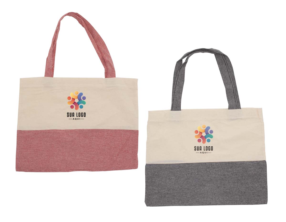 Sacola ecológica confeccionada em algodão resistente, com alças costuradas na parte interna para maior durabilidade, conforto no uso e acabamento mais discreto e elegante.