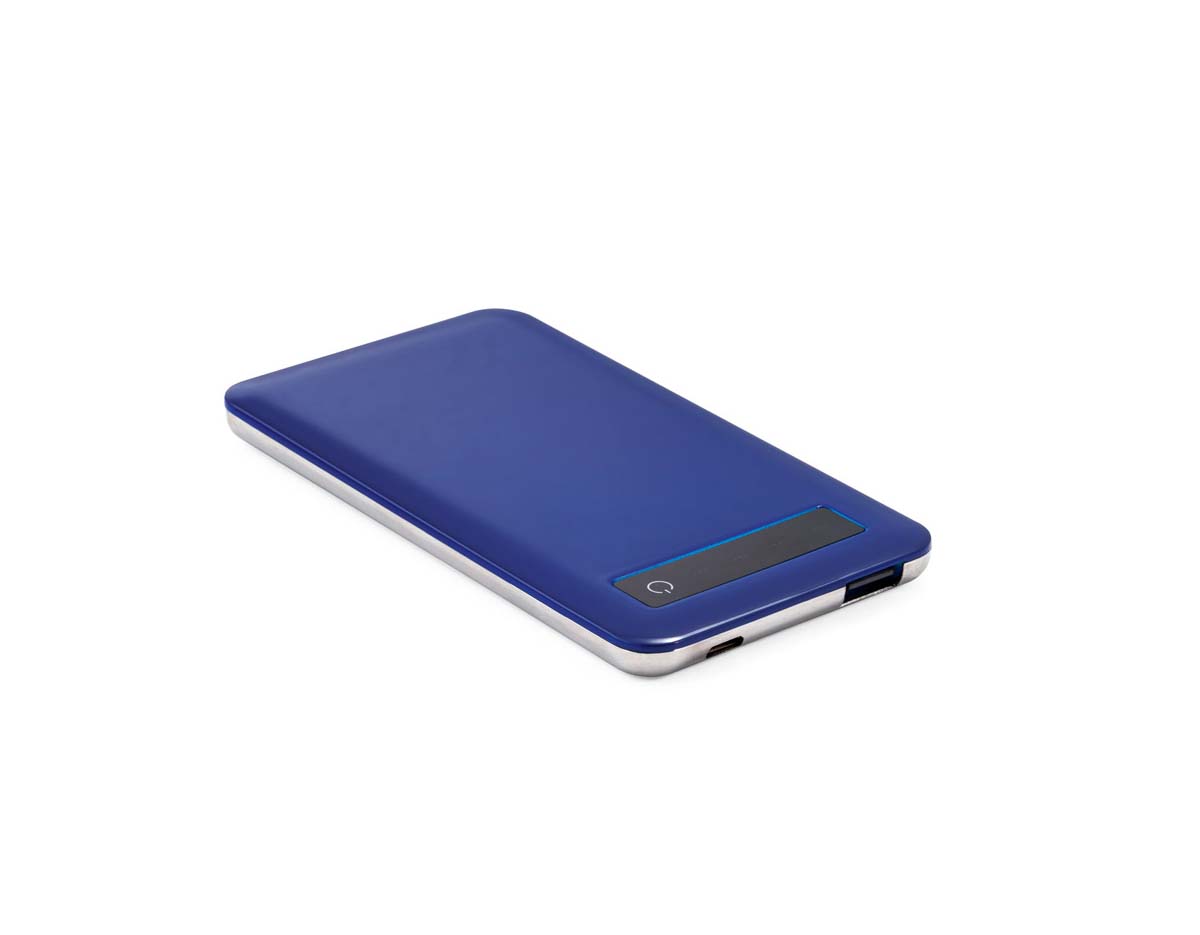 Bateria portátil slim em ABS e aço inox, com tela touch e indicador de carga. Bateria polímero de lítio com capacidade de 4.000 mAh e tempo de vida = 500 ciclos, com porta de entrada micro USB e porta de saída USB-A. Incluso cabo USB-A / micro USB para carregar a bateria