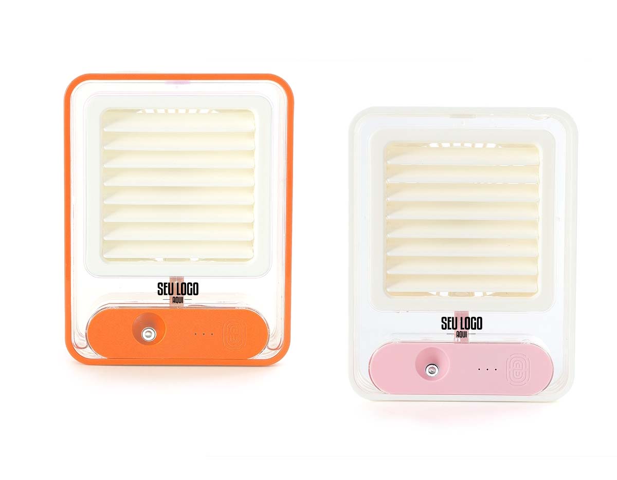Climatizador portátil recarregável com 3 intensidades de ventilações e luzes led multicoloridas. Feito em plástico polipropileno, o climatizador pode ser utilizado exclusivamente como umidificador, ventilador ou ambas funções. Cabo tipo-C incluso.