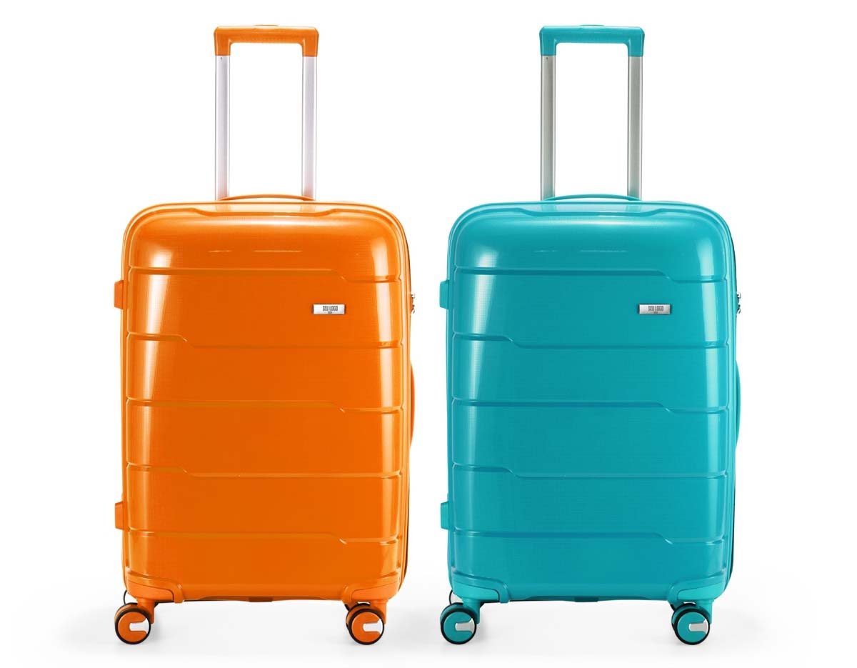 Mala de viagem 64 litros em plástico (casca dura), contém cadeado numérico TSA. Compartimentos com bolso telado e cinta compressora para roupas. A mala possui duas alças de mão, puxador retrátil com regulagem de tamanho, quatro rodinhas 360º e apoios laterais. Acompanha placa para personalização.