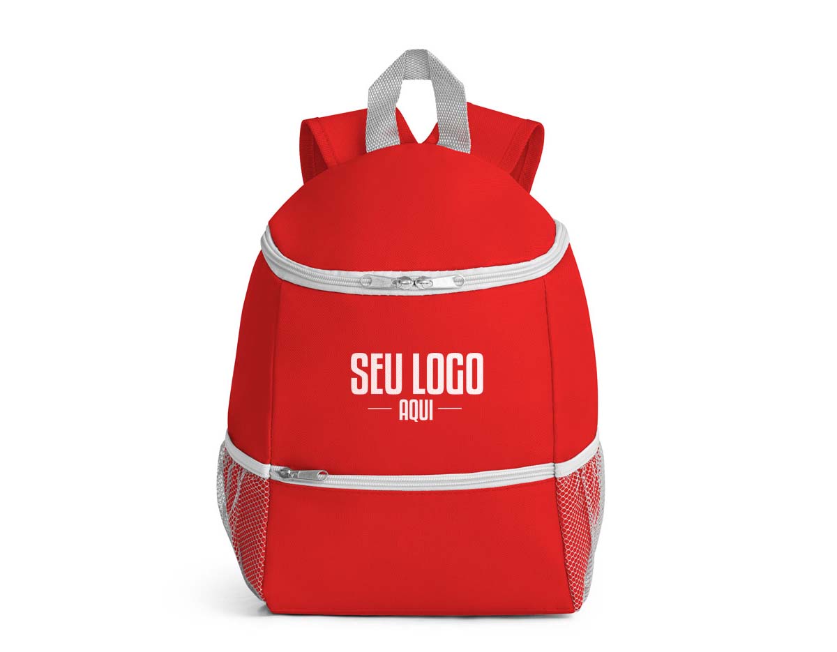 Mochila térmica confeccionada em poliéster 600D, com capacidade de até 10 litros. Possui bolso frontal com zíper para fácil acesso e dois bolsos laterais em tela mesh, ideais para garrafas ou pequenos itens. Perfeita para piqueniques, viagens ou uso diário com praticidade e estilo.