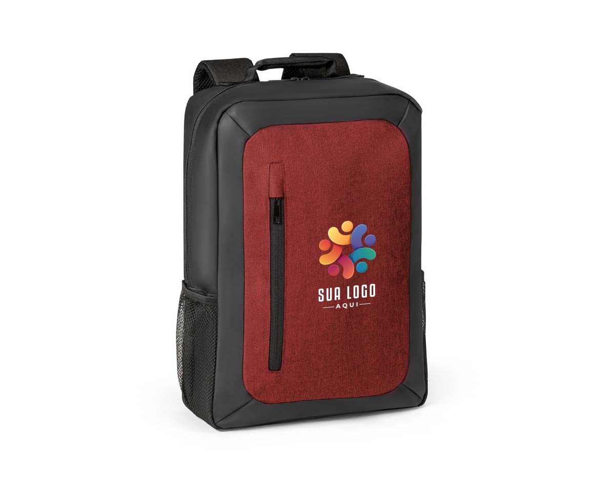 Mochila para notebook em 600D de alta densidade e 600D com revestimento resistente à água. Compartimento principal almofadado com divisória para notebook até 15.6''. Bolso frontal com zíper e dois bolsos laterais em tela mesh. Parte posterior almofadada, com sistema de apoio acolchoado para as costas e alças almofadadas.
