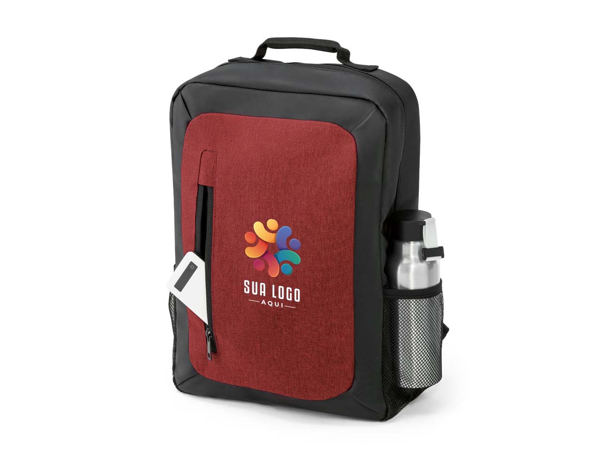Mochila para notebook em 600D de alta densidade e 600D com revestimento resistente à água. Compartimento principal almofadado com divisória para notebook até 15.6''. Bolso frontal com zíper e dois bolsos laterais em tela mesh. Parte posterior almofadada, com sistema de apoio acolchoado para as costas e alças almofadadas.