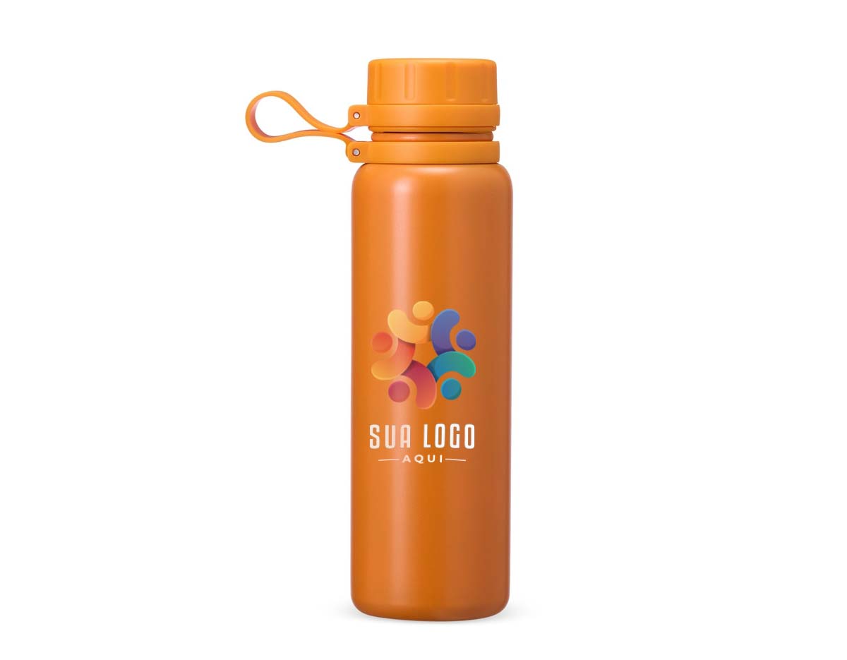 Garrafa térmica de inox com capacidade de 800ml. Conta com parede dupla que conserva a temperatura por mais tempo. Possui tampa rosqueável com alça de silicone embutida e sistema antivazamento com anel interno, oferecendo praticidade e segurança no transporte de bebidas.