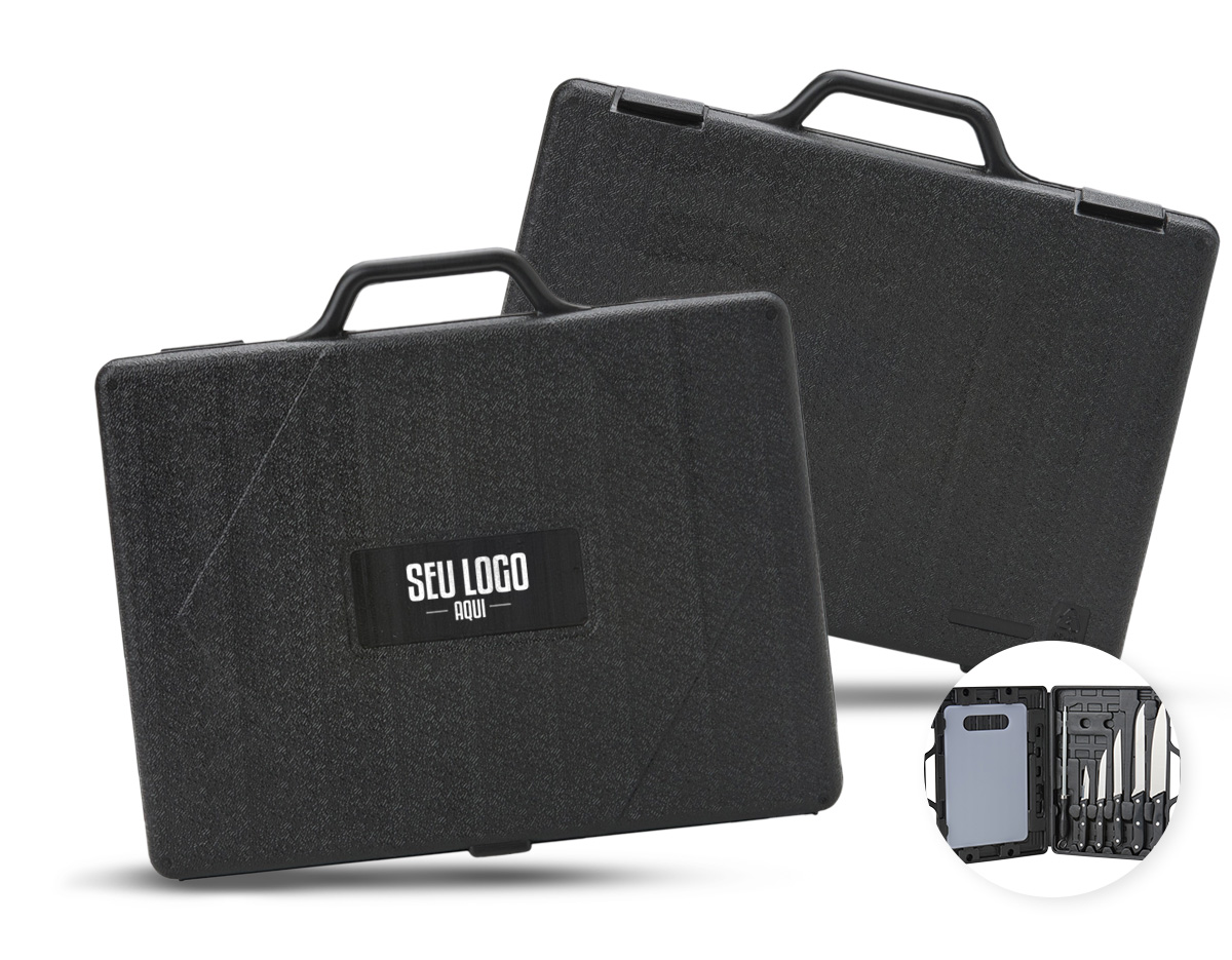 Um kit completo para ajudar na preparação de um churrasco inteiro e deixar o momento de confraternização ainda melhor. Este conjunto traz 7 itens, incluindo 1 tábua em plástico, 1 chaira em aço inox, e 5 facas em tamanhos diferentes do mesmo material: 1 faca de legumes (com 3 polegadas de lâmina), 1 faca de cozinha (com lâmina de 4 polegadas), 1 faca de desossar (com lâmina de 5 polegadas), 1 faca trinchante (com lâmina de 7 polegadas) e 1 faca peixeira (com lâmina de 8 polegadas). Tudo isso acompanhada por uma elegante maleta para facilitar a organização e o transporte do kit.