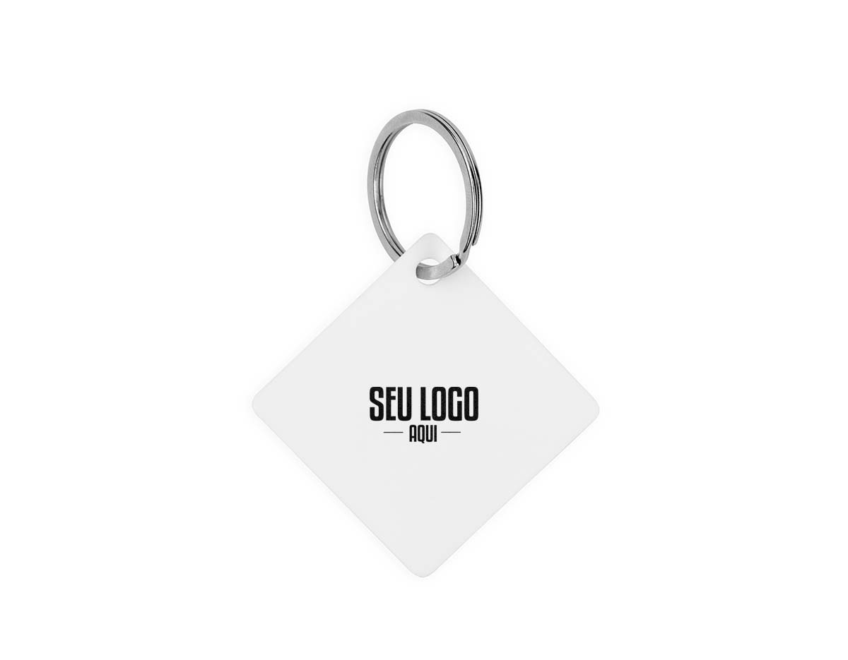 Chaveiro de acrílico em formato quadrado, frente, verso liso. Possui prendedor de plástico que conecta a argola metálica.