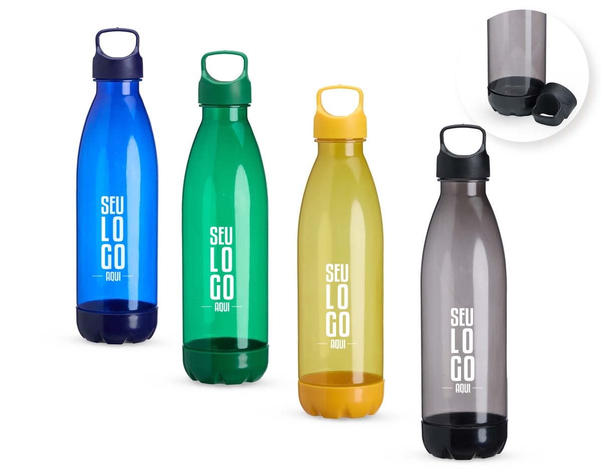 Toda boa rotina de hidratação pede por uma boa garrafa para acompanhar cada jornada. Com capacidade de até 680ml e feita em PVC, esta garrafa é uma opção sob medida para quem está sempre em movimento. Sua tampa rosqueável é feita em plástico ABS com alça fixa para facilitar o transporte ou mantê-la pendurada em algo. Além disso, ela conta com fundo removível para facilitar a higiene e diminuir o contato direto com sujeiras.