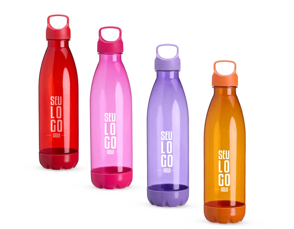 Toda boa rotina de hidratação pede por uma boa garrafa para acompanhar cada jornada. Com capacidade de até 680ml e feita em PVC, esta garrafa é uma opção sob medida para quem está sempre em movimento. Sua tampa rosqueável é feita em plástico ABS com alça fixa para facilitar o transporte ou mantê-la pendurada em algo. Além disso, ela conta com fundo removível para facilitar a higiene e diminuir o contato direto com sujeiras.
