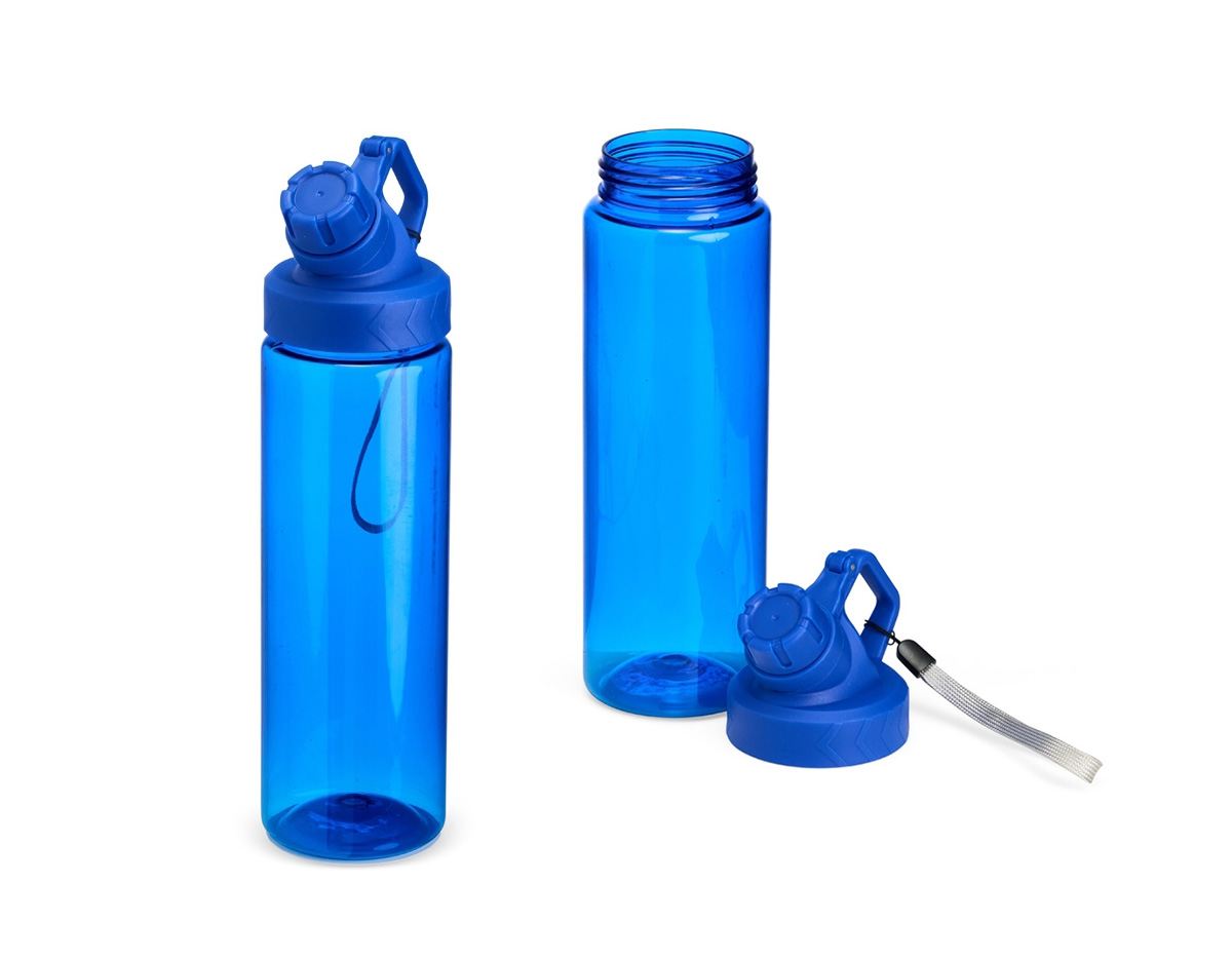 Squeeze de plástico com capacidade máxima de até 750ml. Com tampa rosqueável e articulada, o squeeze acompanha uma alça de nylon para facilitar o transporte, tornando-a uma peça prática e indispensável para uma hidratação regular para o dia a dia.