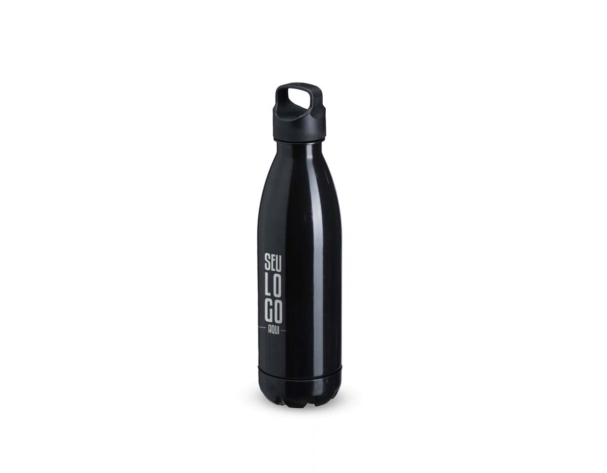 Garrafa de 680ml feita em PVC, ideal para o dia a dia. Possui tampa rosqueável em ABS com alça fixa para transporte ou fixação em mochilas. Conta ainda com fundo removível, o que facilita a limpeza e evita contato direto com superfícies. Projetada para praticidade em rotinas movimentadas.