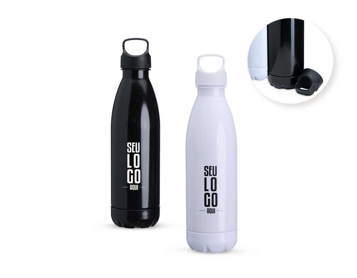 Garrafa de 680ml feita em PVC, ideal para o dia a dia. Possui tampa rosqueável em ABS com alça fixa para transporte ou fixação em mochilas. Conta ainda com fundo removível, o que facilita a limpeza e evita contato direto com superfícies. Projetada para praticidade em rotinas movimentadas.