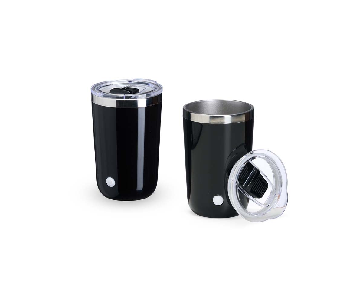 Copo plástico com misturador magnético de 300ml, ideal para misturar líquidos e pós como café, chá e proteínas. Possui motor de alta velocidade acionado por um clique, corpo em aço inox SUS 304, tampa acrílica com bocal e trava, além de recarga via USB.  Obs. Lavar o produto com cuidado para que a água não entre em contato com o circuito elétrico e não o danifique.
