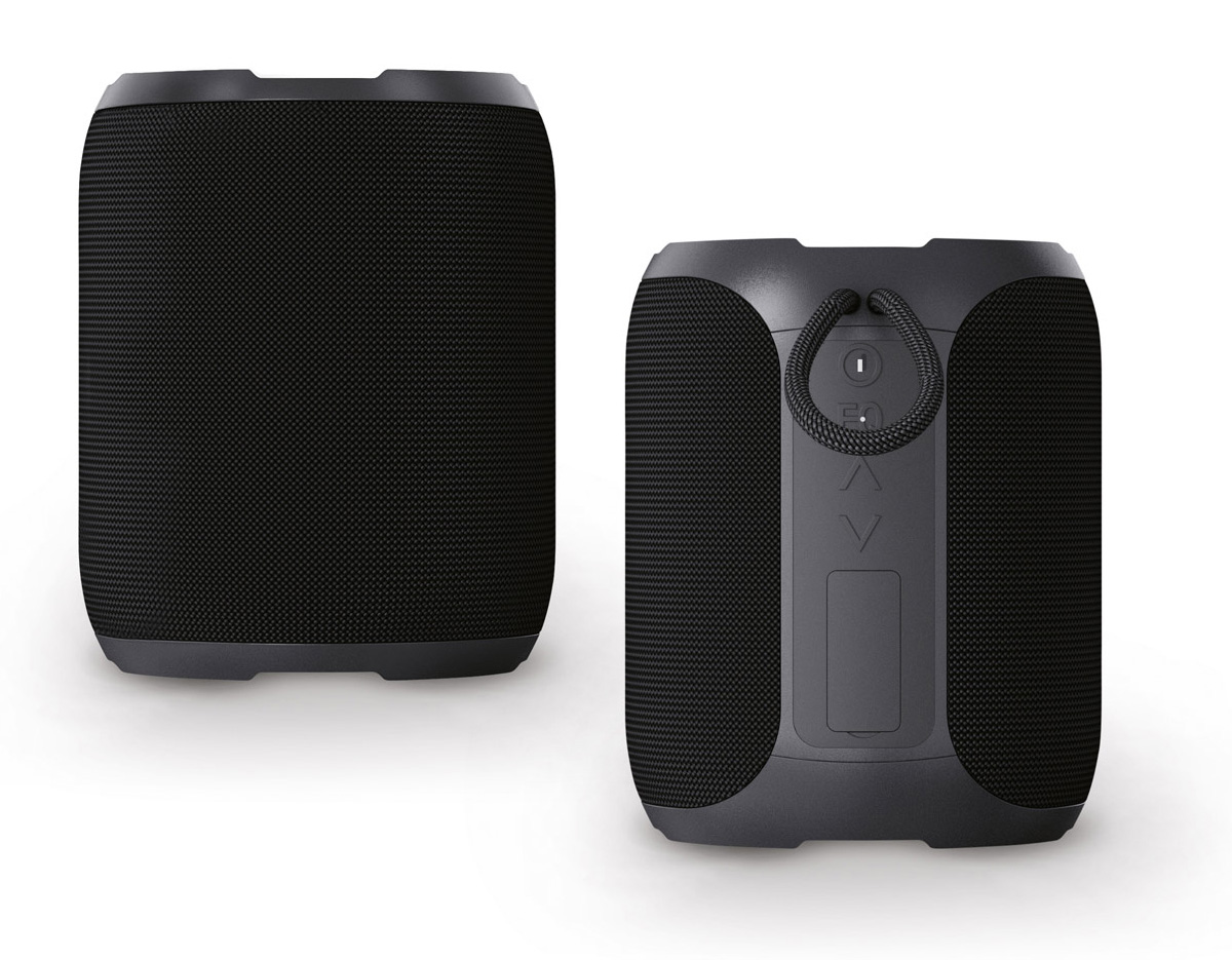 Caixa de som em ABS 100% reciclado à prova de água com classificação IPX6. A capacidade da bateria é de 2.600 mAh, com autonomia , aproximadamente, de 6h. Com 30W (2 x 15W) de potência sonora, transmissão BT 5.3, leitor microSD e entrada de áudio AUX. Incluso cabo de carregamento USB-C e cabo Jack 3.5 mm. Possibilidade de emparelhar duas caixas de som