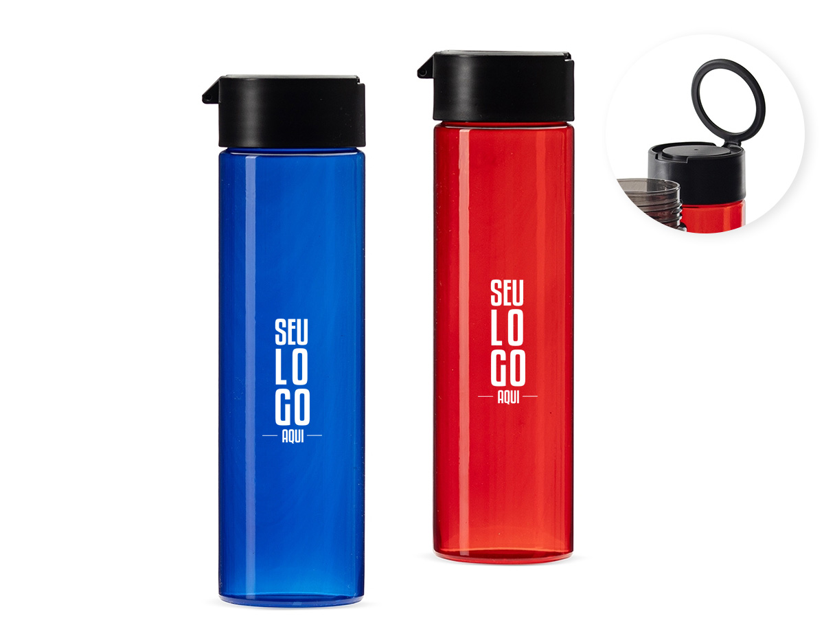 Ideal para acompanhar sua rotina com praticidade, esta garrafa é a escolha perfeita para manter a hidratação em dia em qualquer lugar. Fabricada em PVC resistente e leve, possui capacidade de 700ml, tampa rosqueável segura e alça circular integrada, que facilita o transporte na mão ou permite pendurar em mochilas, ganchos e alças. Funcional e versátil, é perfeita para o dia a dia, atividades ao ar livre, trabalho ou academia.