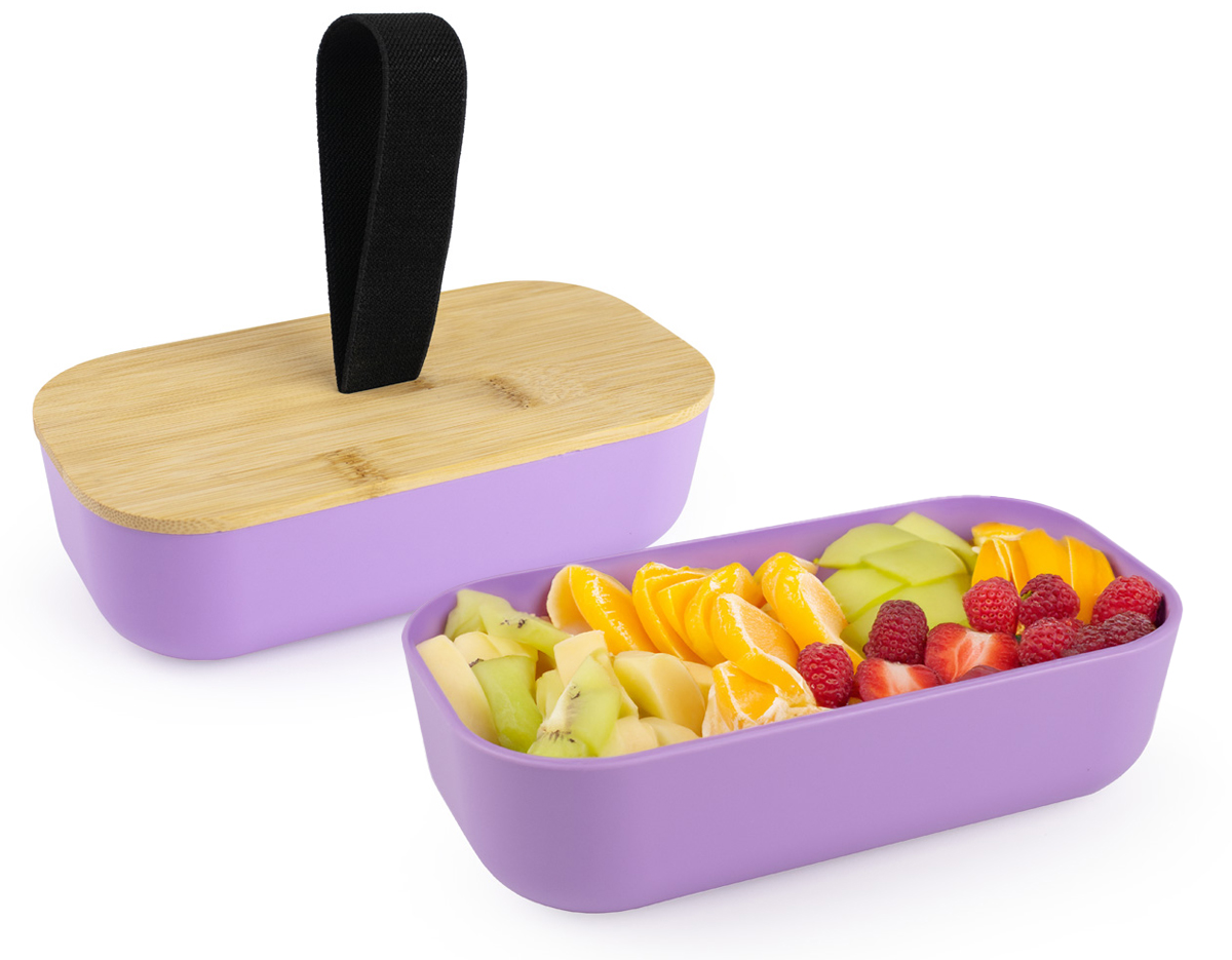 Lancheira de 700ml feita em plástico RPET, com tampa de bambu e alça elástica. Compacta, sustentável e perfeita para transportar refeições com estilo e praticidade no dia a dia.