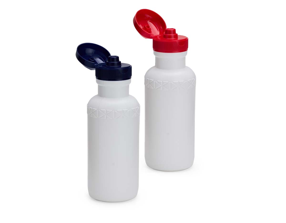 Squeeze em plástico PEAD, com capacidade de 500 ml. Possui tampa rosqueável que protege o bocal e evita vazamentos, sendo uma opção prática e eficiente para hidratação no dia a dia.