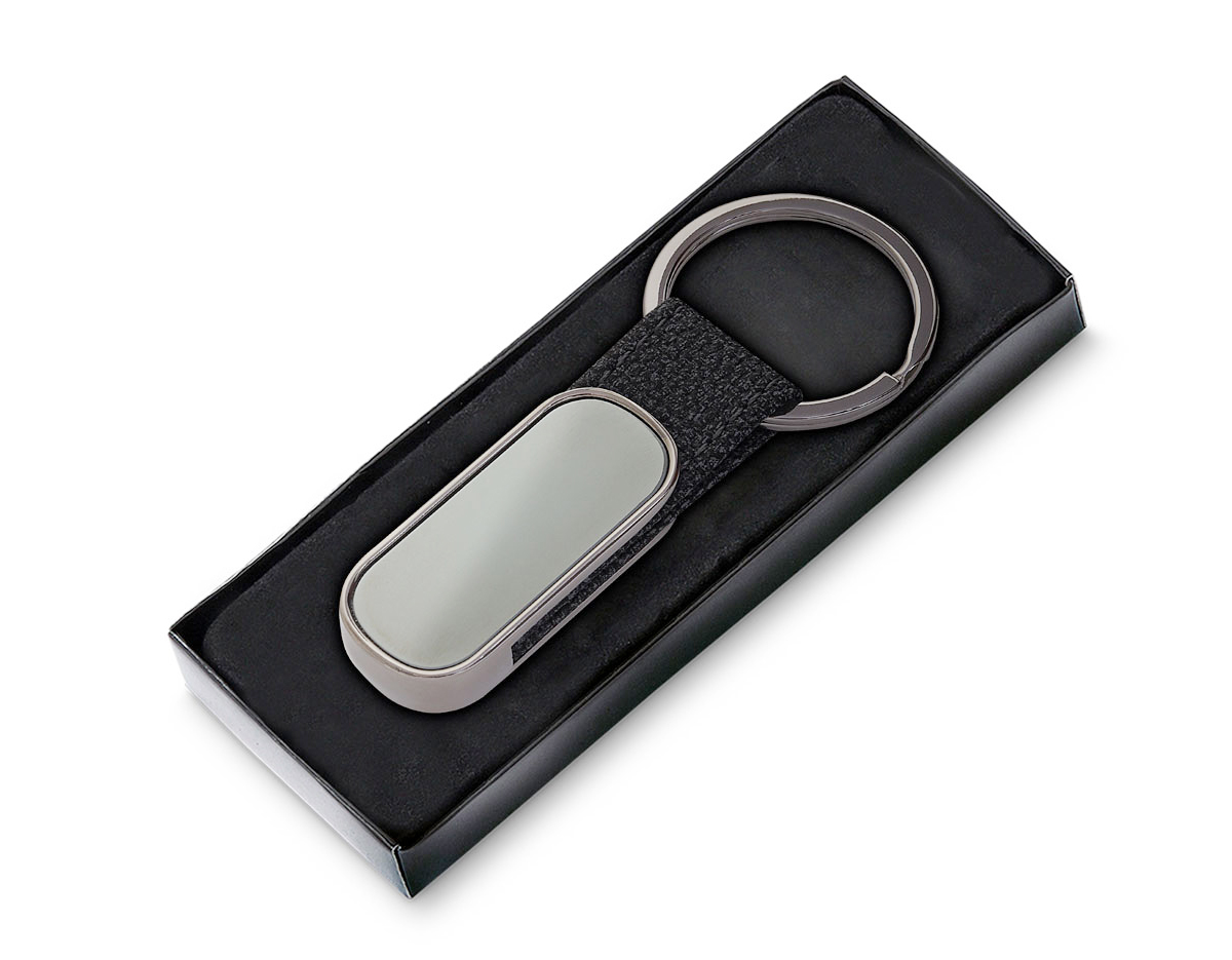 Chaveiro fabricado em liga de zinco, ferro e PU, materiais que garantem resistência, durabilidade e acabamento sofisticado. Ideal para organizar chaves com estilo e praticidade. Perfeito como brinde corporativo, presente promocional ou uso pessoal, com ótimo espaço para personalização da sua marca.
