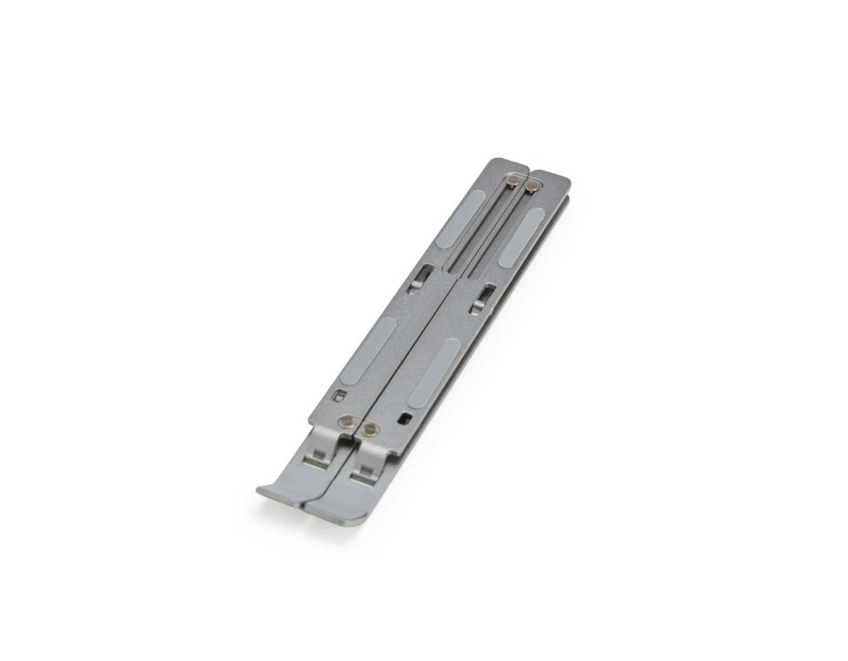 Um suporte retrátil que é uma opção prática para acomodar notebooks de forma apropriada em qualquer ambiente, seja para estudos, trabalho ou apresentações. Feito em metal resistente, apresenta até sete níveis de ajuste para oferecer ergonomia e elegância para apoiar notebooks de até 15,6 polegadas. Além disso, também conta com tiras de silicone distribuídas por sua lateral para ajudar a manter o aparelho mais firme e, além disso, o formato do suporte contém um design aberto para facilitar a dissipação de calor do eletrônico sobre ele.