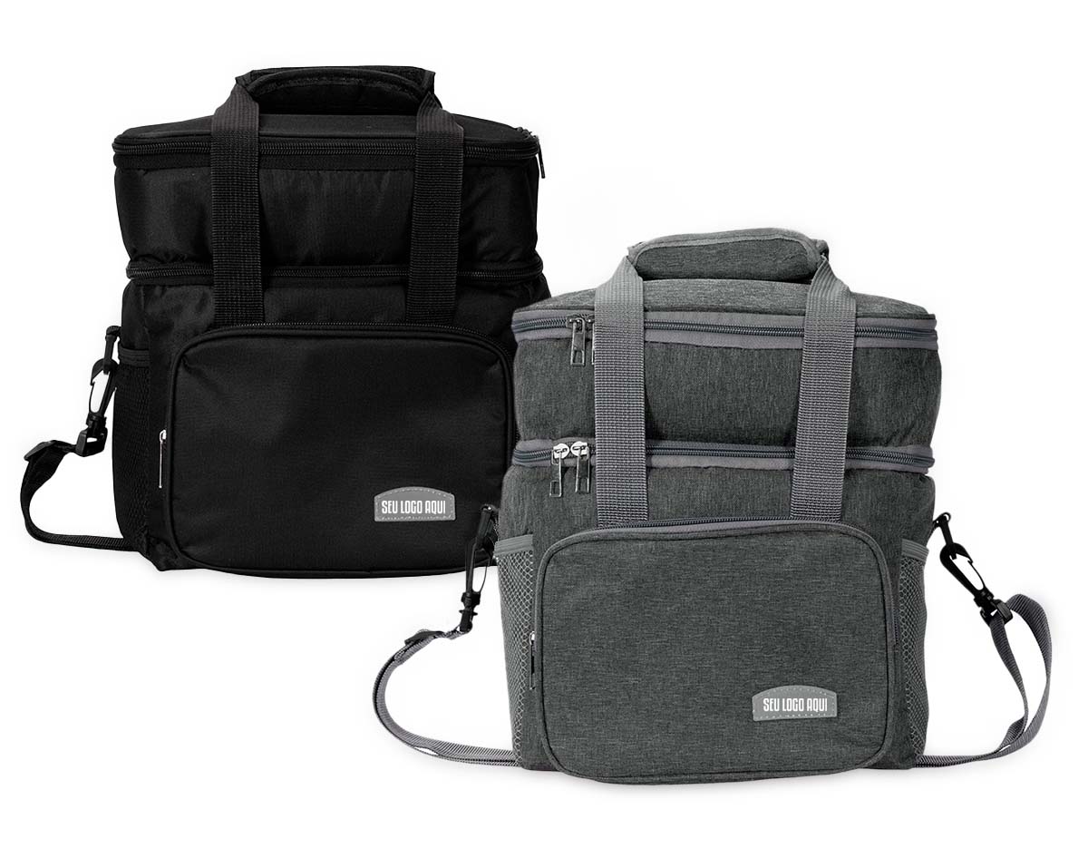 Bolsa térmica em Oxford resistente à água e capacidade máxima de 10 litros. Possui revestimento interno em PEVA, ideal para conservar a temperatura de alimentos e bebidas por mais tempo. Sua tampa apresenta revestimento térmico em folha de alumínio. Além disso, possui compartimento frontal externo e mais dois bolsos laterais em tela de nylon com elástico. Apresenta alças de mão com suporte de juntura e alça transversal removível.