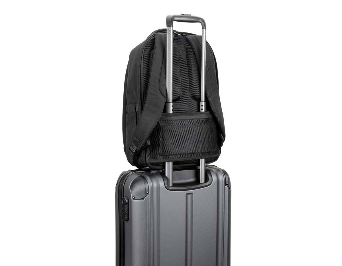Mochila antirroubo em poliéster reciclado 600D com detalhes em PU e interior em poliéster reciclado 210D. Resistente à água, conta com compartimento principal com bolsos almofadados para notebook até 17.3" e tablet até 10.5", além de compartimentos laterais e frontais. Parte traseira acolchoada, pega superior e alça para trolley. Capacidade até 20 L.