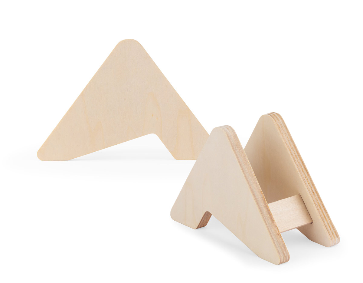 Elegante porta-copos em madeira, acompanha 6 bases em cortiça que protegem suas superfícies contra marcas e umidade. Ideal para quem valoriza cuidado com os detalhes ao receber ou no dia a dia. Um toque funcional e sofisticado que alia praticidade e estilo à sua mesa.