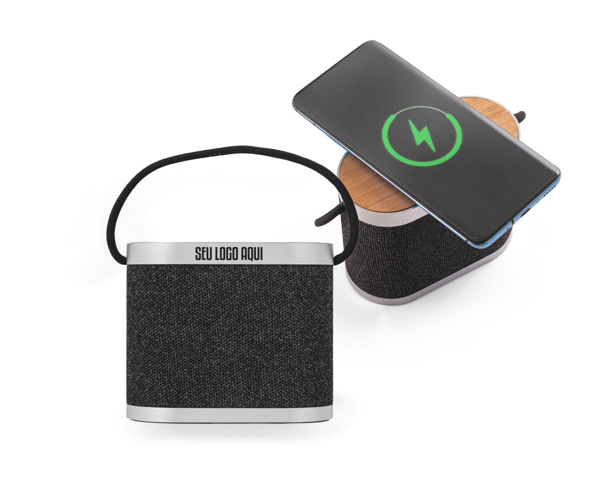 Caixa de som em bambu e poliéster 100% reciclado, com som potente de 5W e autonomia de 2h. Possui carregador wireless super-rápido de 15W no topo, ideal para quem busca praticidade e sustentabilidade. Conexão BT 5.3, compatível com smartphones com carregamento sem fio. Acompanha cabo USB-C. Um brinde moderno, útil e com apelo ecológico.