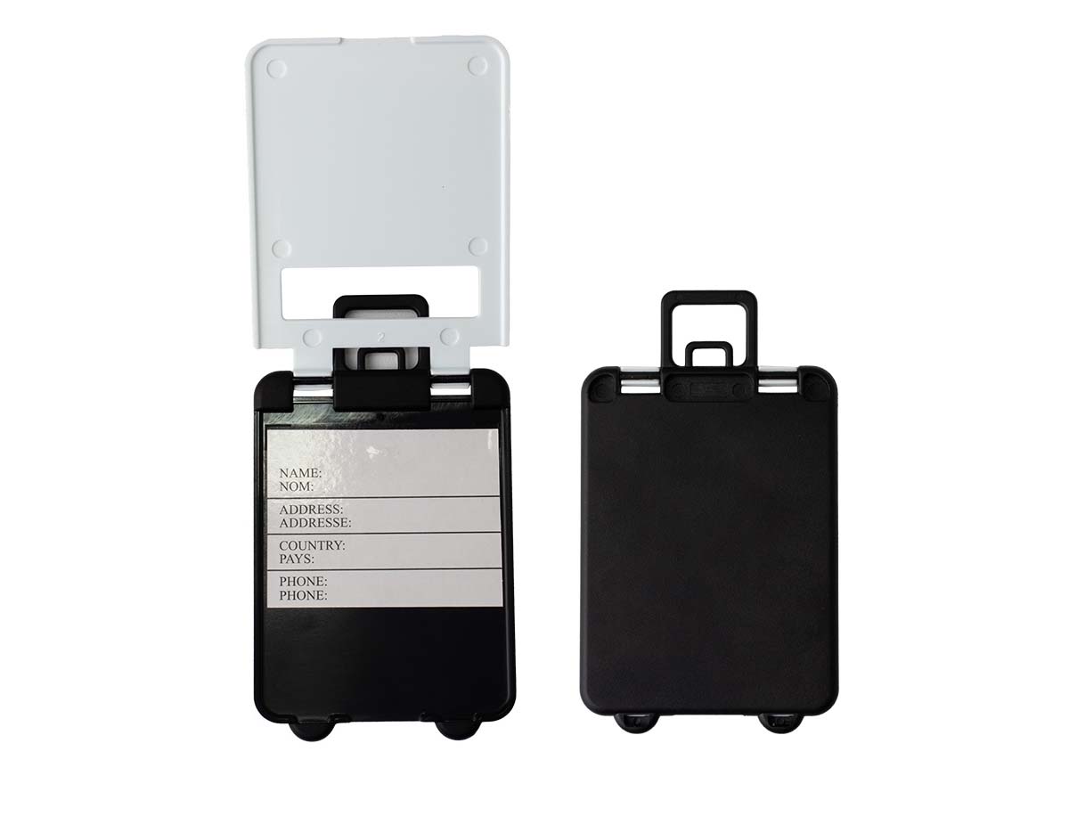 Tag identificador de bagagem em plástico resistente, ideal para viagens com mais segurança e praticidade. Acompanha cordão de silicone flexível e durável, facilitando a fixação em malas e mochilas. Um brinde funcional e de grande utilidade, que reforça sua marca em movimento, em aeroportos, rodoviárias e no dia a dia de seus clientes.