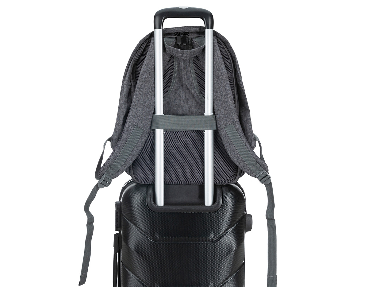 Mochila antifurto impermeável, seu compartimento principal com abertura de zíper na área traseira impossibilita a abertura da mochila nas costas, assim protegendo-o de furtos e trazendo mais segurança para seus objetos de valores. Compartimento principal com bolso para notebook até 15.6 polegadas, bolso para tablet até 9 polegadas, três bolsos para acessórios e bolso com zíper, contém ainda um compartimento frontal e compartimento lateral. Contem faixa reflexiva na área frontal, alça de mãos, acesso para encaixe de malas com puxador, alças para as costas ajustáveis e área traseira com revestimento espumado.