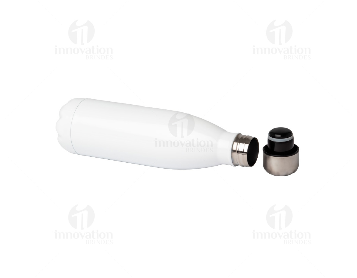 Garrafa térmica feita em inox 304, com capacidade de 500ml. O seu acabamento em um tom brilhante se sobressai entre outros acessórios e itens de uso diário.