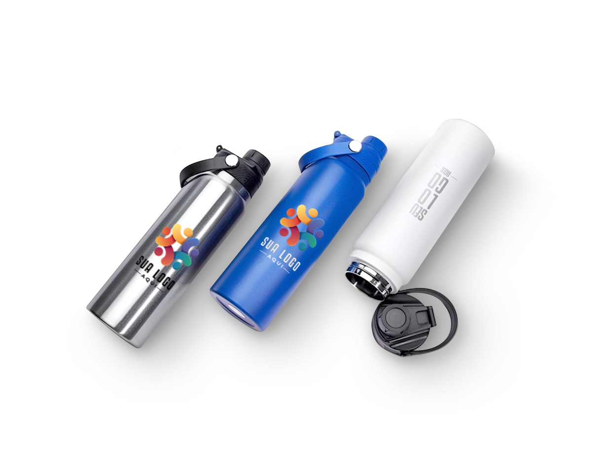 Garrafa térmica em inox com capacidade de até 800ml. Conta com estrutura de parede dupla e vedação a vácuo, o que possibilita manter a temperatura de líquidos por mais tempo. Possui tampa plástica rosqueável com protetor para o bocal e alça para transporte.