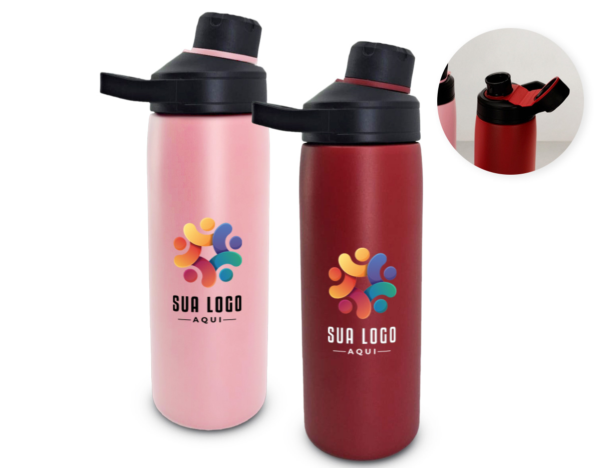 Garrafa térmica feita em inox com estrutura em parede dupla, vedação a vácuo e capacidade máxima de 600ml, ideal para manter a temperatura de líquidos por mais tempo. Possui tampa rosqueável em plástico resistente com protetor de bocal e alça fixa, em formato retangular, para transporte.