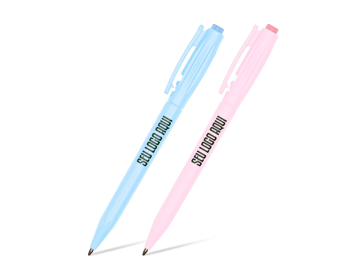 Caneta plástica com detalhes em relevo, acionamento em clique e destravamento ao pressionar a parte inferior do clip e carga esferográfica azul de 1.0mm, garantindo uma escrita precisa e pegada confortável.