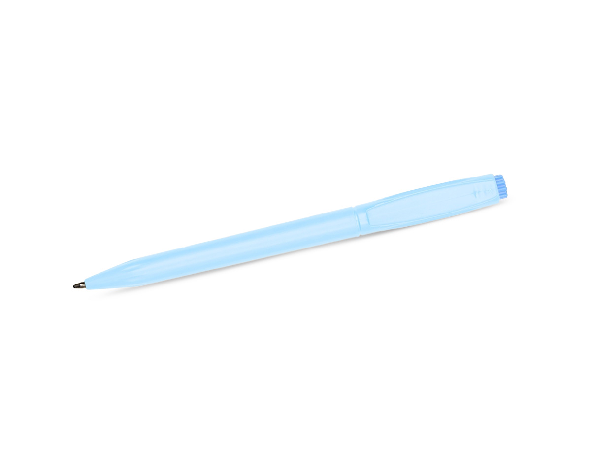Caneta plástica com detalhes em relevo, acionamento em clique e destravamento ao pressionar a parte inferior do clip e carga esferográfica azul de 1.0mm, garantindo uma escrita precisa e pegada confortável.