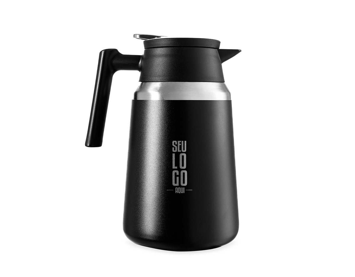 Garrafa térmica feita em inox com cabo e bico em plástico resistente, base emborrachada antiderrapante e capacidade máxima de 1,5 litro. com acionamento por pressão para servir o conteúdo. Apresenta estrutura de parede dupla e isolamento a vácuo, que conserva a temperatura dos líquidos por mais tempo.