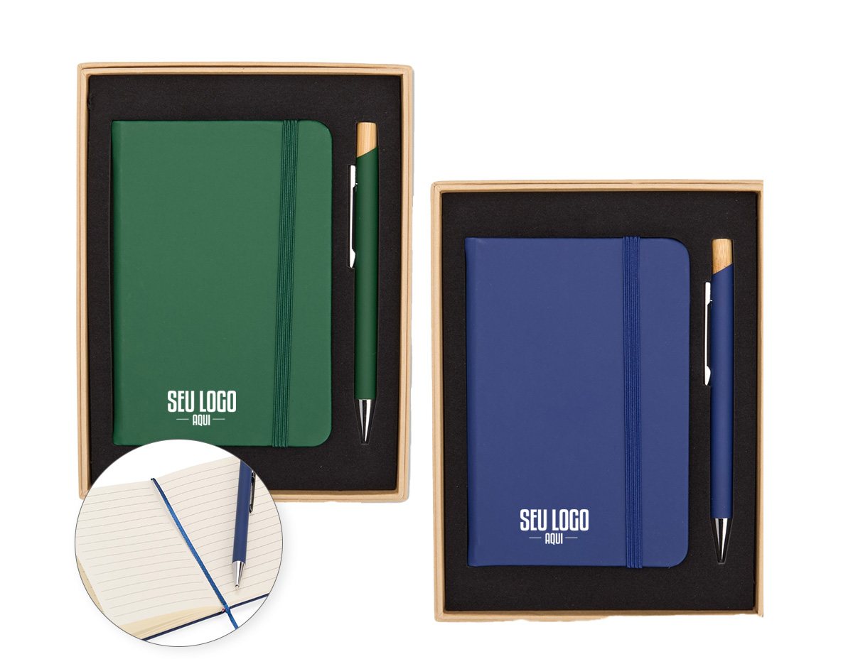 Kit executivo composto por uma caderneta e uma caneta. A caderneta possui capa dura, marca-páginas em fita de cetim e elástico para fechamento, além de aproximadamente 80 folhas com pauta. Por sua vez, a caneta metálica conta com detalhe em bambu, acionamento por clique e carga esferográfica azul de 1,0mm. Acompanha uma caixa de papelão com berço interno em espuma.