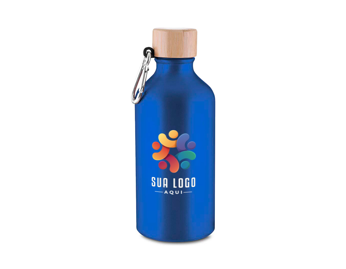 Garrafa de 550ml em alumínio reciclado com acabamento mate (exceto na cor branca), tampa rosqueável em bambu e mosquetão para transporte prático. Sustentável, elegante e funcional, é um brinde corporativo que alia estilo e consciência ambiental à sua marca.