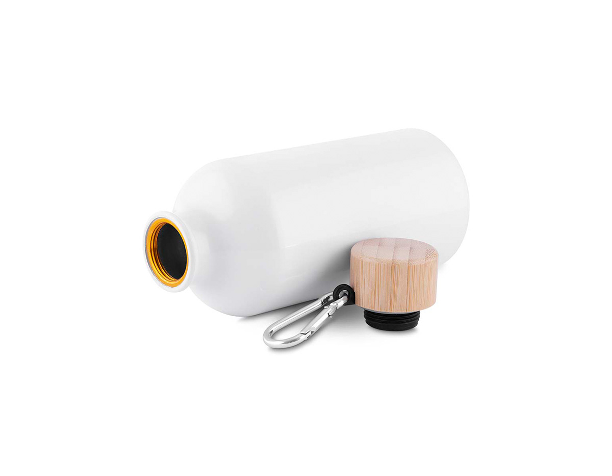 Garrafa de 550ml em alumínio reciclado com acabamento mate (exceto na cor branca), tampa rosqueável em bambu e mosquetão para transporte prático. Sustentável, elegante e funcional, é um brinde corporativo que alia estilo e consciência ambiental à sua marca.
