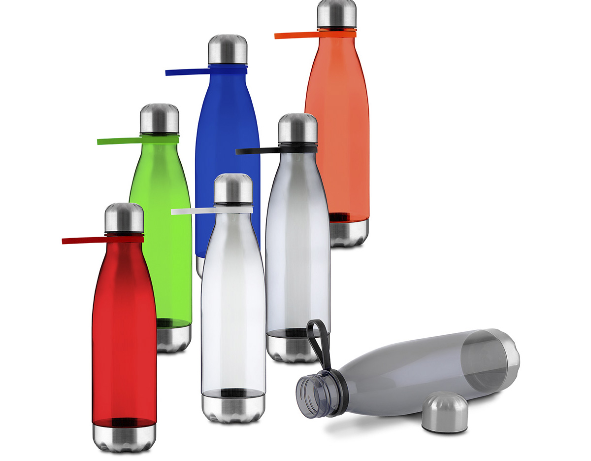 Garrafa plástica em RPET com capacidade de 700 ml, ideal para quem busca sustentabilidade e praticidade no dia a dia. Possui tampa rosqueável com anel de silicone que garante vedação segura, base em metal e alça flexível em silicone, facilitando o transporte. Um brinde corporativo moderno e ecológico que valoriza sua marca.