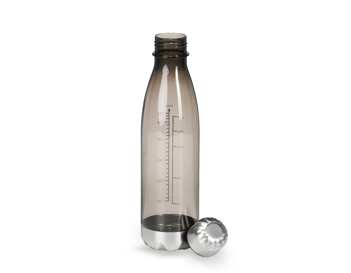 Garrafa plástica translúcida com capacidade de 750 ml e marcação de volume até 700 ml, ideal para acompanhar a rotina com praticidade. Possui base e tampa rosqueável em alumínio, que adicionam resistência e um toque moderno. Um brinde corporativo funcional e de grande apelo visual.