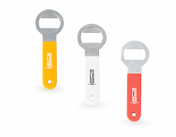 Abridor de garrafas com argola em aço carbono resistente e cabo com revestimento em plástico ABS, que garante firmeza e conforto no uso. Compacto e durável, é ideal para o dia a dia e ações promocionais. Brinde funcional, prático e de ampla aceitação.