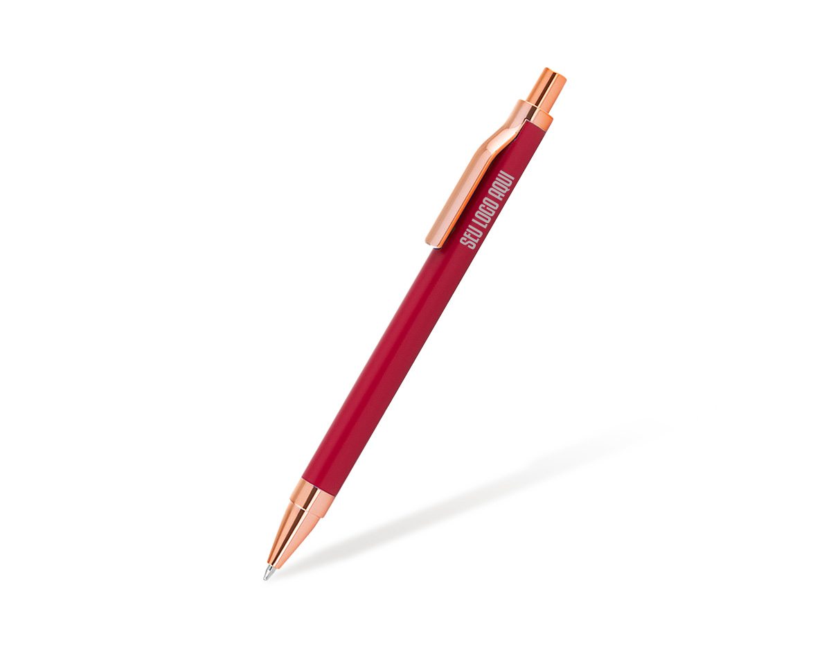 Caneta esferográfica sofisticada, produzida com corpo em alumínio reciclado, unindo sustentabilidade e elegância. Possui acionador e clipe com acabamento rosé/bronze, que agregam um toque moderno e premium