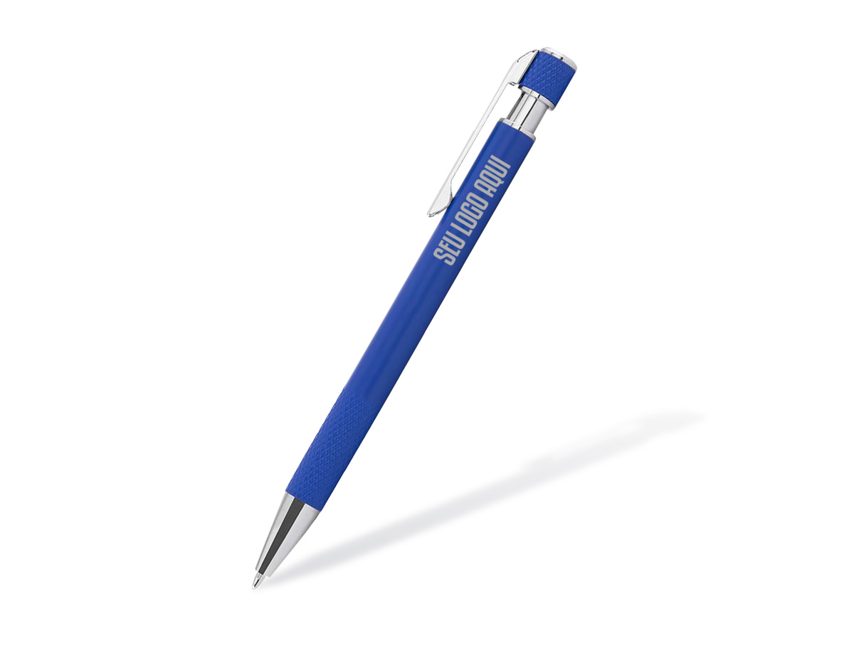 Caneta esferográfica em alumínio reciclado, com acionador e clipe cromado, escrita suave em tinta azul. Refil substituível tipo Parker garante durabilidade. Design elegante e sustentável, ideal como brinde corporativo que reforça sua marca com estilo e responsabilidade ambiental.