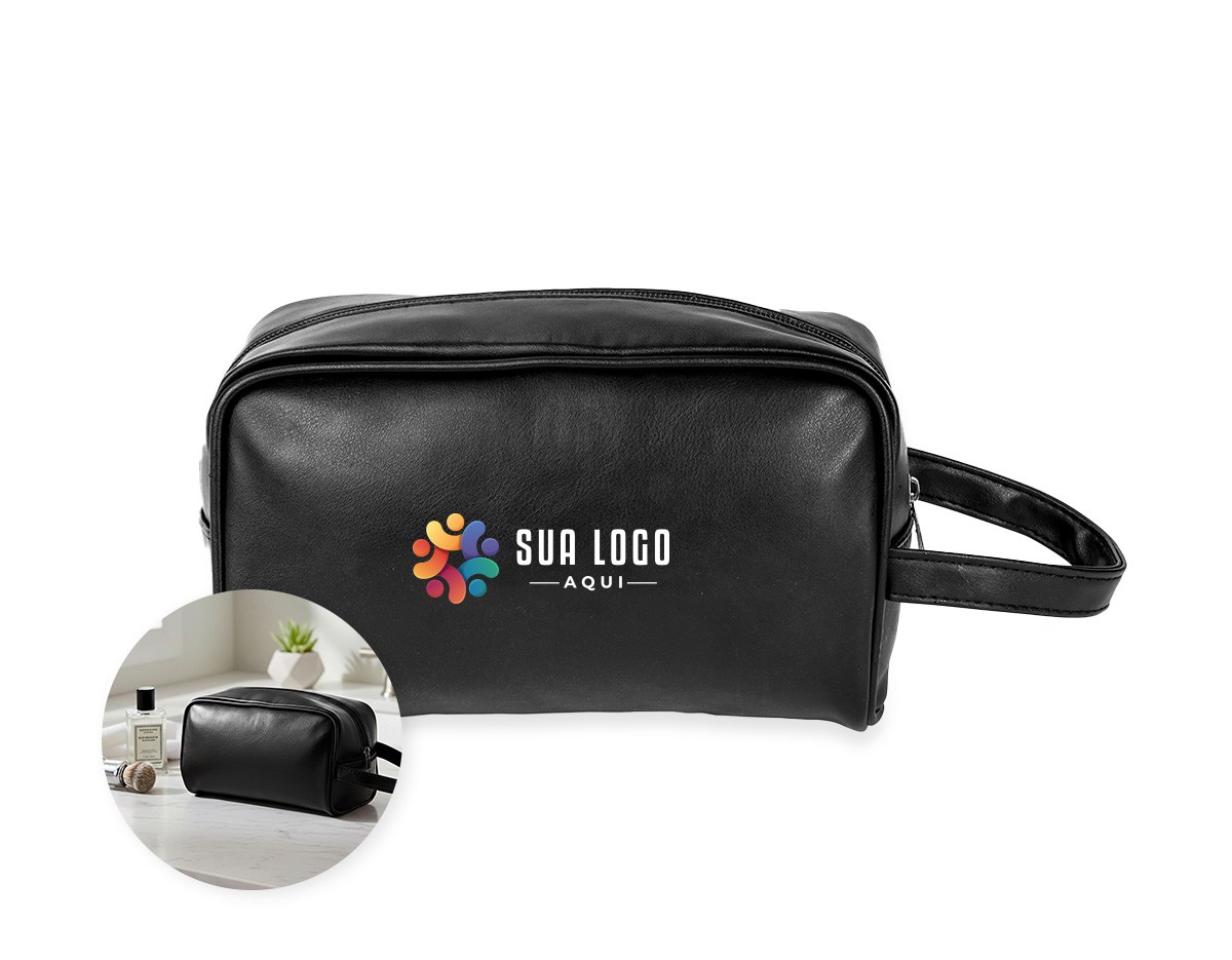 Nécessaire confeccionada em poliuretano (PU) liso impermeável, material que oferece resistência, fácil manutenção e acabamento uniforme. Possui fechamento em zíper que garante segurança no armazenamento de itens pessoais, cosméticos ou acessórios. A alça lateral facilita o transporte e o manuseio em diferentes contextos, como viagens, academia ou rotina profissional. Seu design minimalista valoriza a aplicação de marca de forma discreta e elegante. Um brinde corporativo funcional, durável e de ampla aceitação, pensado para integrar-se naturalmente ao dia a dia do usuário.