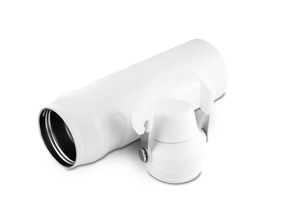 Garrafa térmica de 750 ml com parede dupla em inox, unindo interior 304 e exterior 201 para garantir alta durabilidade e excelente conservação térmica. Possui pintura a pó resistente e acabamento moderno, ideal para destacar sua marca como brinde corporativo. A tampa em plástico PP é removível e pode ser encaixada na alça, oferecendo praticidade no uso diário e tornando o produto ainda mais funcional para diferentes rotinas.