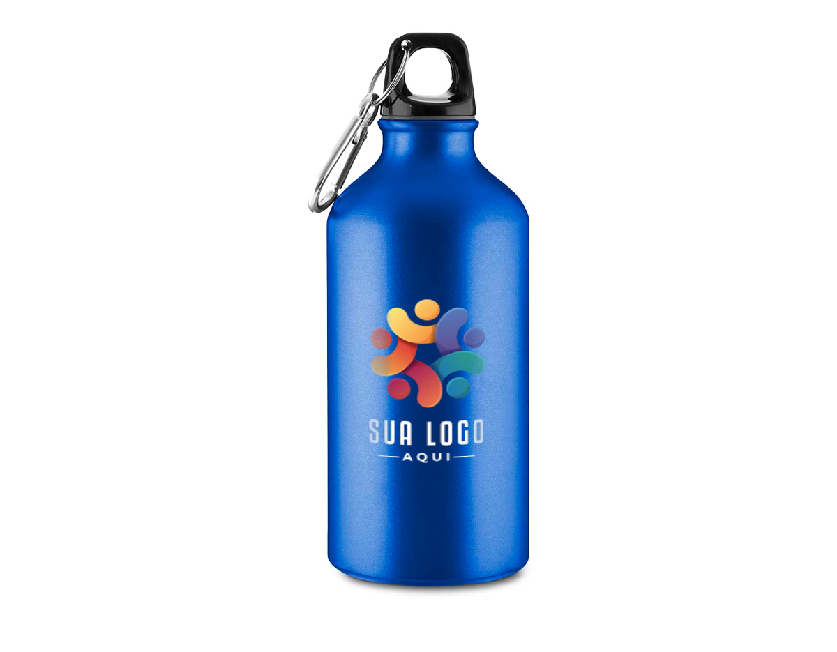 Garrafa em alumínio com capacidade para até 550ml com acabamento mate. Possui tampa rosqueável em plástico e mosquetão metálico acoplado à tampa para transporte.