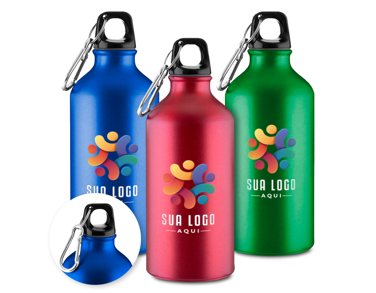 Garrafa em alumínio com capacidade para até 550ml com acabamento mate. Possui tampa rosqueável em plástico e mosquetão metálico acoplado à tampa para transporte.